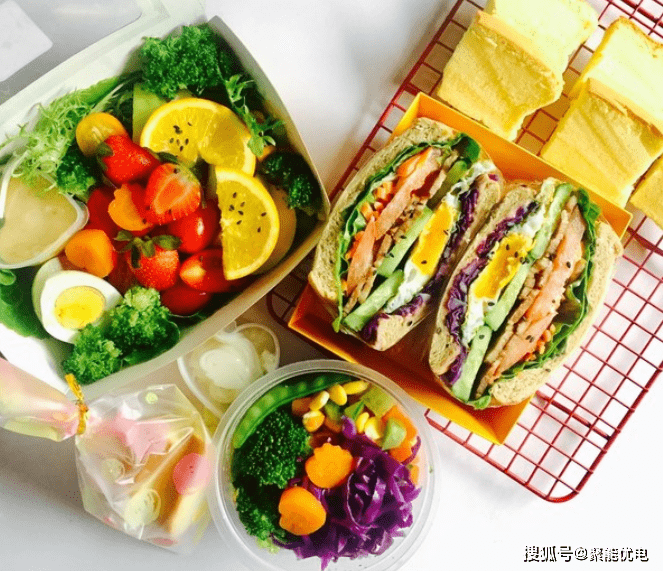 蔬菜|号称低卡低脂的轻食,真的能越吃越“轻”吗?