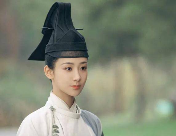 亲爱的|欢乐颂二美同框，蒋欣搂杨紫肩膀似大姐大