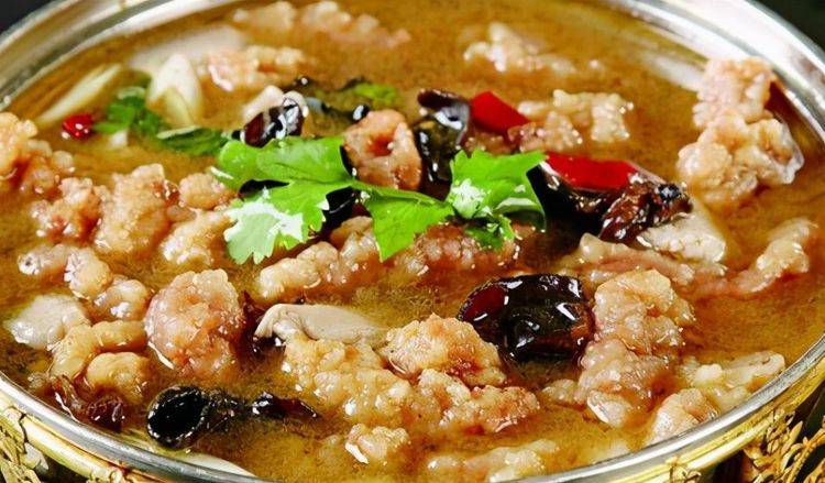 舌尖上的美味,酸汤酥肉,现在喝暖胃又暖心,热乎得很,香飘千里