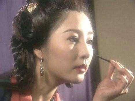 赵薇|女星古装描眉画目，赵薇动作轻柔很美艳，袁姗姗好似脸上作画！