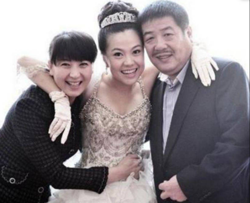 林志玲夫妇现身为婚礼彩排女神一手操办太厉害2021年12月17日
