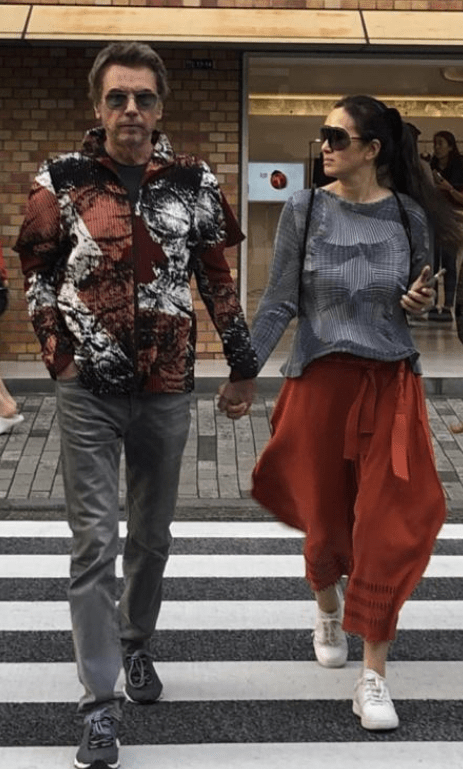 灯笼裤|王菲真不拿自己当明星!穿亚麻衫配灯笼裤,朴素穿搭难掩耀眼光芒