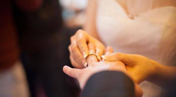 小玉|准备领结婚证,“老公”被检查出乙肝,这位24岁女子应对的很好