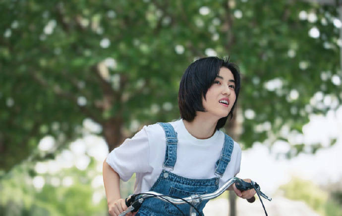 眼睛|眼睛不大但很美的女明星，我只服这3位！笑起来太迷人了