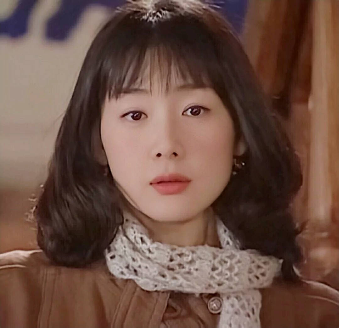 没错,她就是崔智友,韩国偶像剧的鼻祖,甚至可以说她是引领了整个韩国