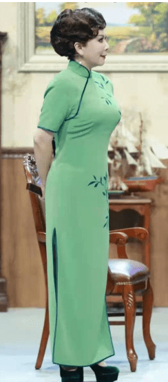 蔡明秀|59岁蔡明秀小蛮腰女团腿,62岁倪萍打扮时髦不敢认,同框似姐妹花