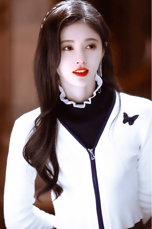 鞠婧祎|鞠婧祎硬凹豪门公主风，但她真的hold不住啊！