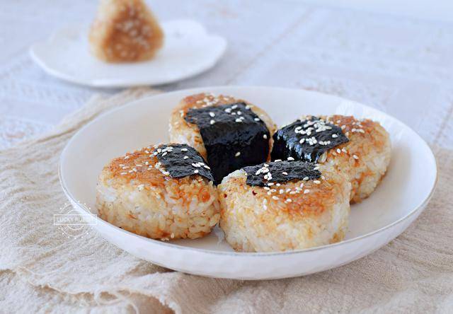 海苔|剩米饭这样做饭团，美味还快手，10分钟上桌，上班族必备早餐
