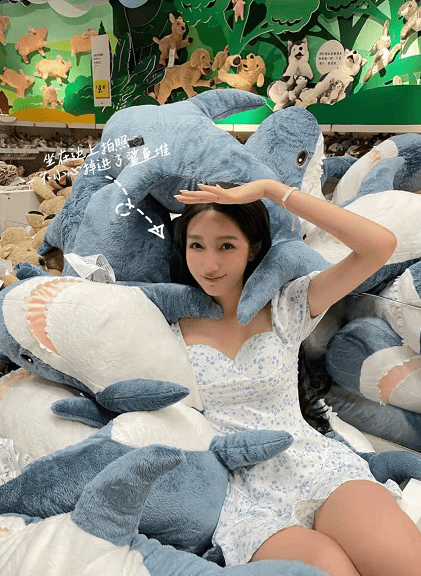 魅力|都美竹穿碎花裙又纯又欲，吴亦凡都抵挡不了啊！