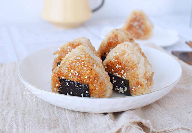 海苔|剩米饭这样做饭团，美味还快手，10分钟上桌，上班族必备早餐
