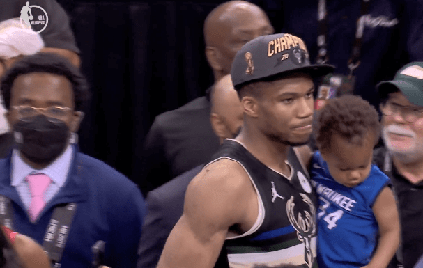 场均35分字母哥夺fmvp专门感谢一人霸气表态再夺一冠