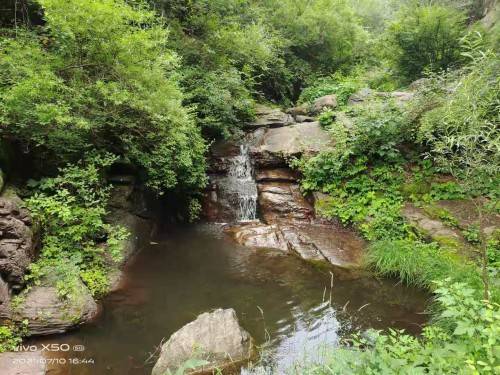 五十公里桃花坞，青山翠谷双龙峡