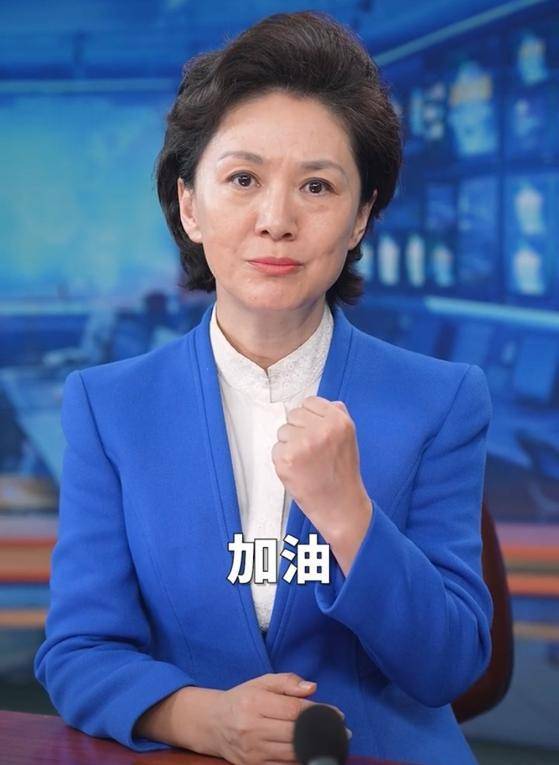 大气|海霞真令人心疼！穿西装报家乡灾害满脸沧桑不已，眼中含泪太动容