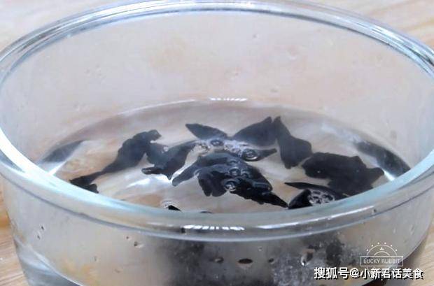 因为|早餐试试这道面食，特别是馅料，百吃不厌，家人说比吃肉包子过瘾