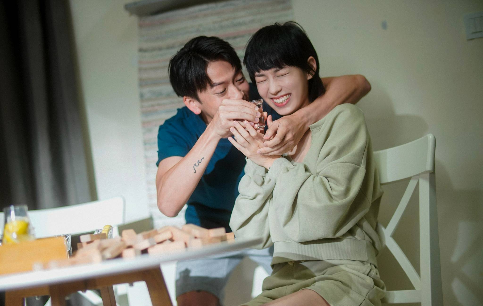 新歌|李靖筠新歌《差?些什么？》上线 诠释爱情中的矛盾与抉择