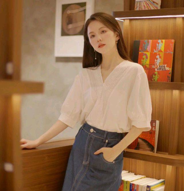 服装|女生可以尝试不同的穿搭风格，呈现不一样的气质，遇见更美的自己