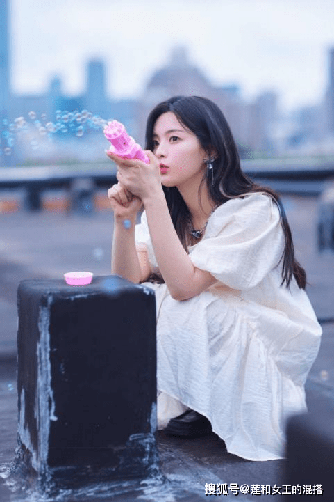 白雪公主|让杨超越力挺的泡泡袖，怎么穿才是对的