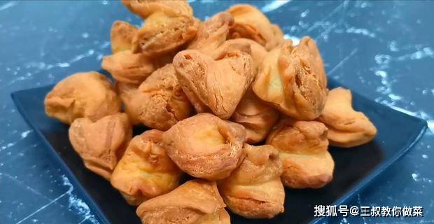 面团|90后宝妈太有才了，2个鸡蛋，一碗面粉，秘制香酥小零食，看馋了