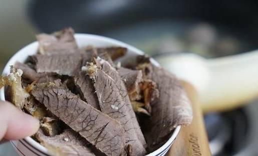 因为|新婚第一天，老婆早起给做饭，老妈气坏了：她就是中国“第一懒”