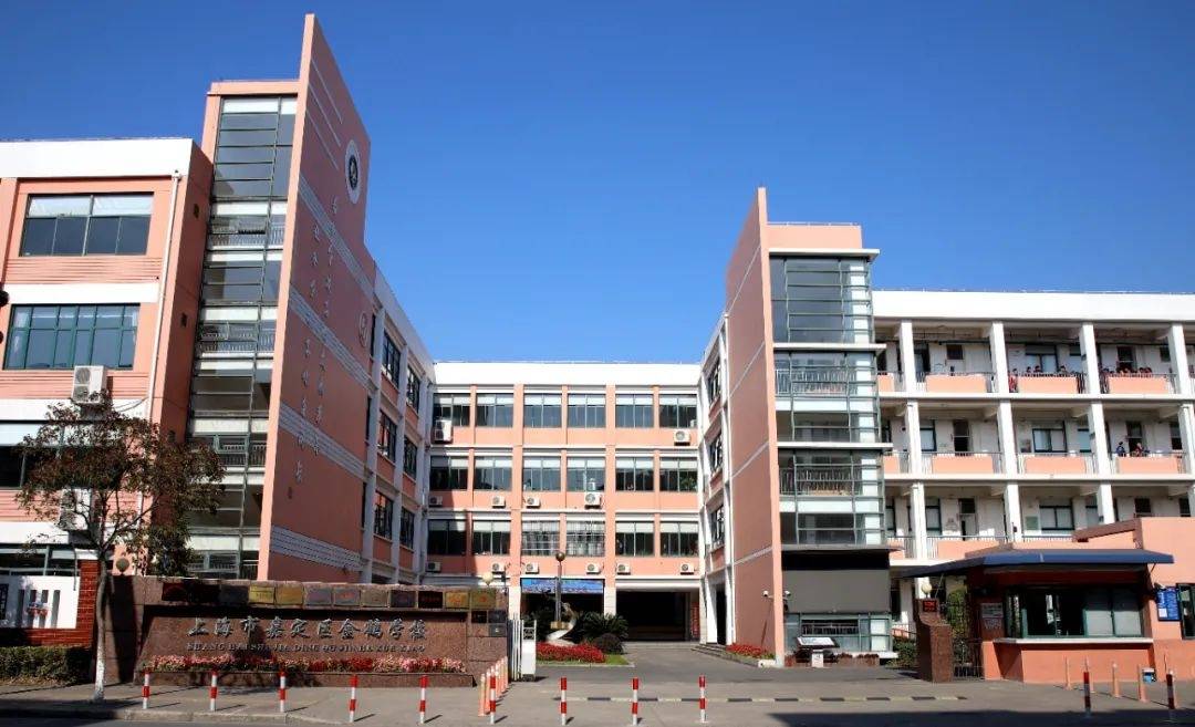 18:00-20:30开放场所:操场地址:江桥镇靖远路1358号////江桥实验中学