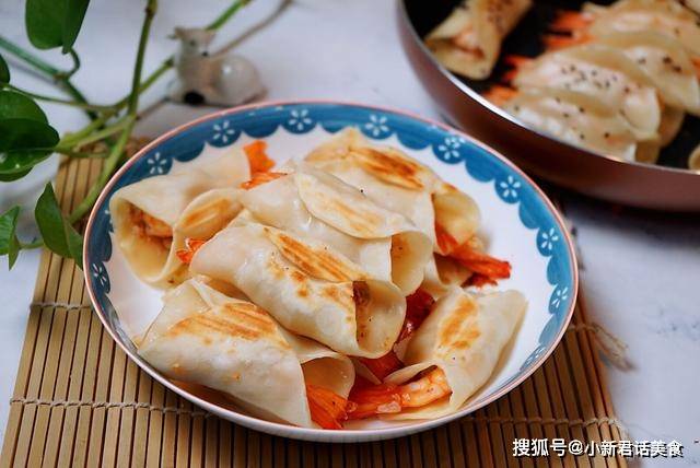 做法|早餐这样吃孩子再也不赖床了，一口一只虾的锅贴，好吃到停不下来