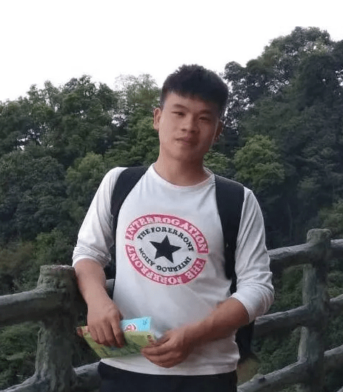 毕业生谢飞鹏毕业是我们学生时代的结束,却是我们人生的又一个起点.