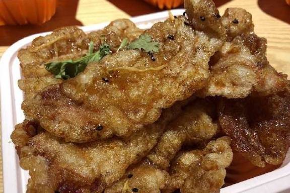 下锅|从这里打包4盒炒菜，回家路上，我没忍住偷吃了好几口！