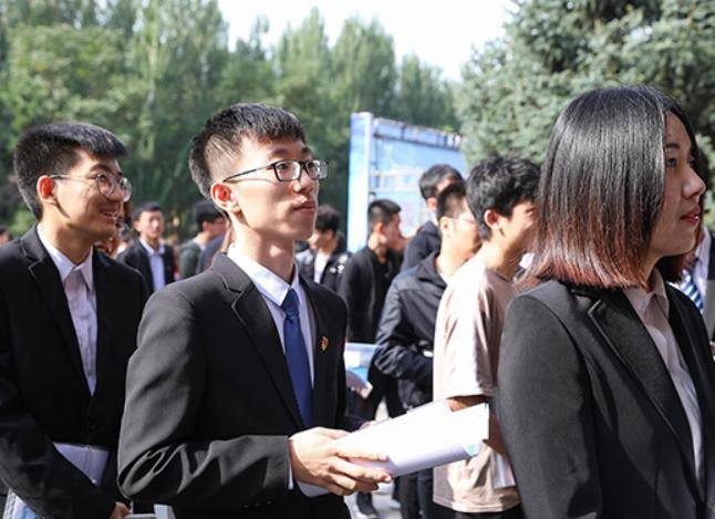 退休金排行_我国退休金排名出炉,铁饭碗岗位超过4000元,这个职业占一半