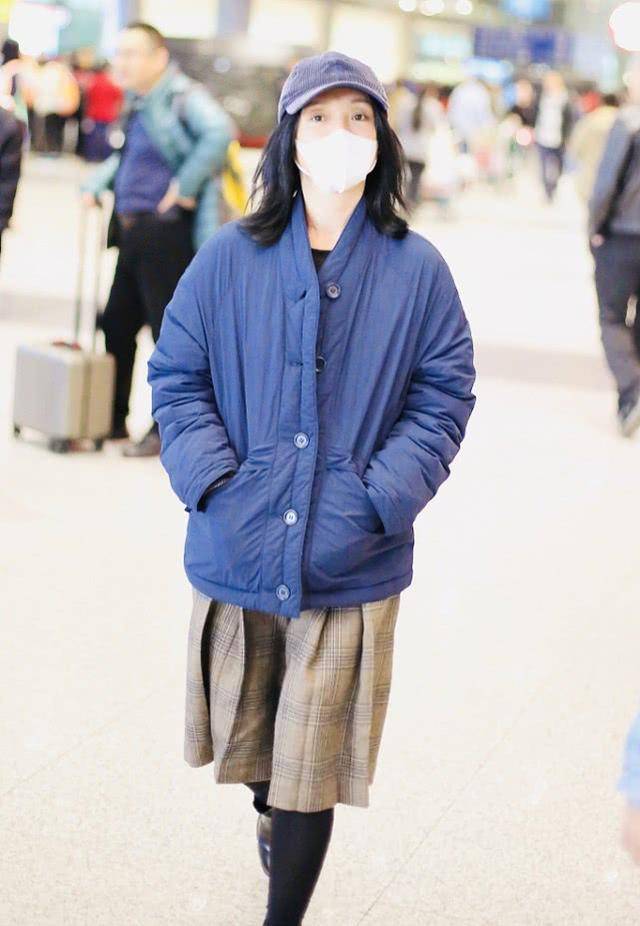 什么|周迅这身“奶奶衫”真时髦，款式简单有型，这气质看着就招人喜欢