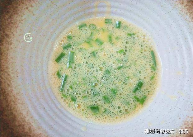 做法|鸡蛋早餐饼，掌握两个小技巧，松软有嚼劲，好吃有营养