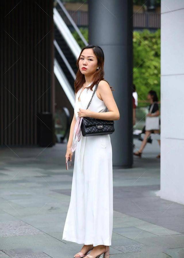 下半身|简单的打底裤展现了女性的魅力，时尚大方，舒适凉爽