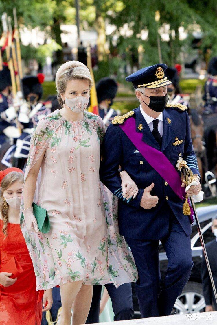 王室|比利时庆典活动 女王储可妩媚可飒爽 老国王私生女高调上看台