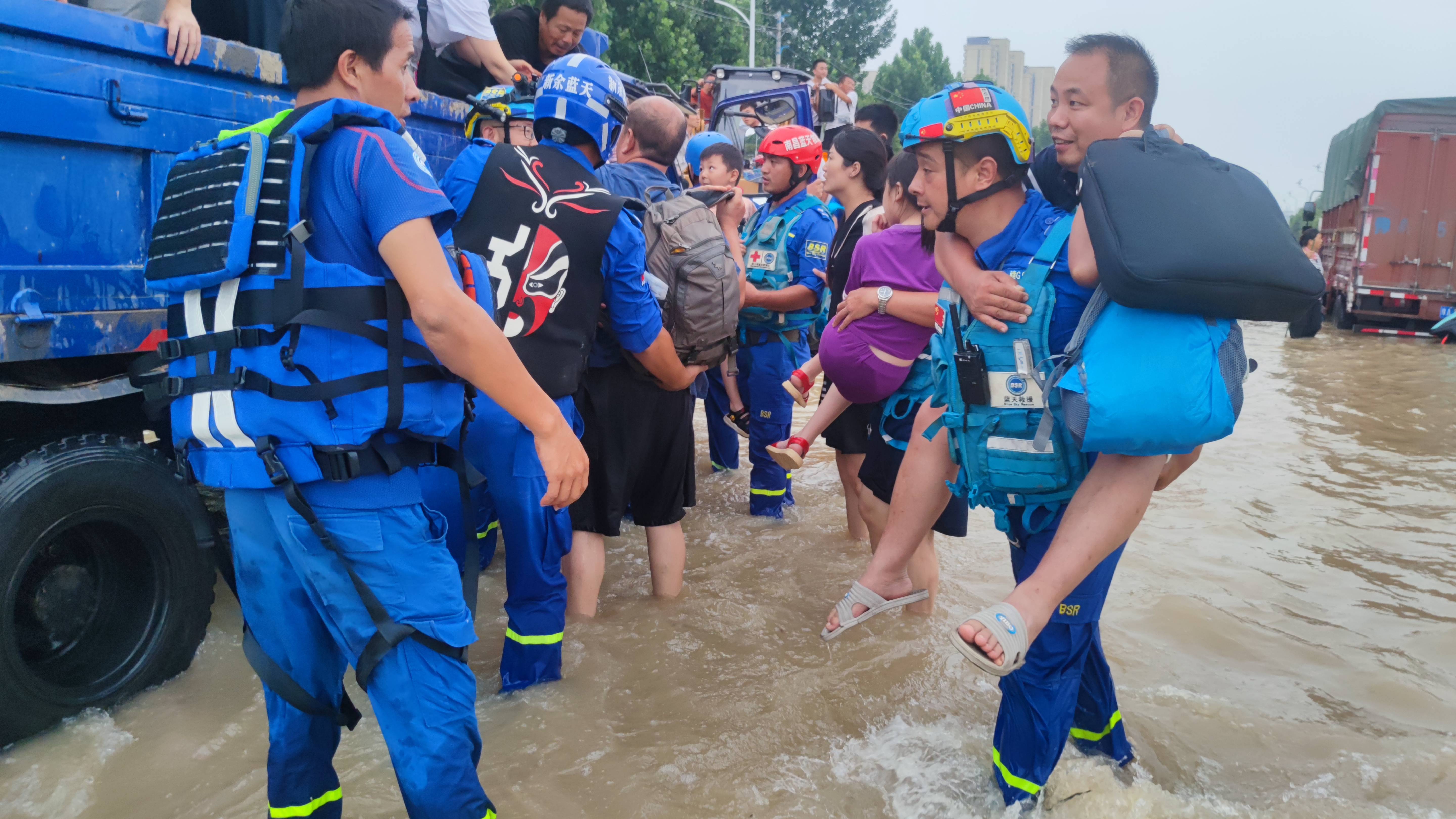郑州救援现场图片