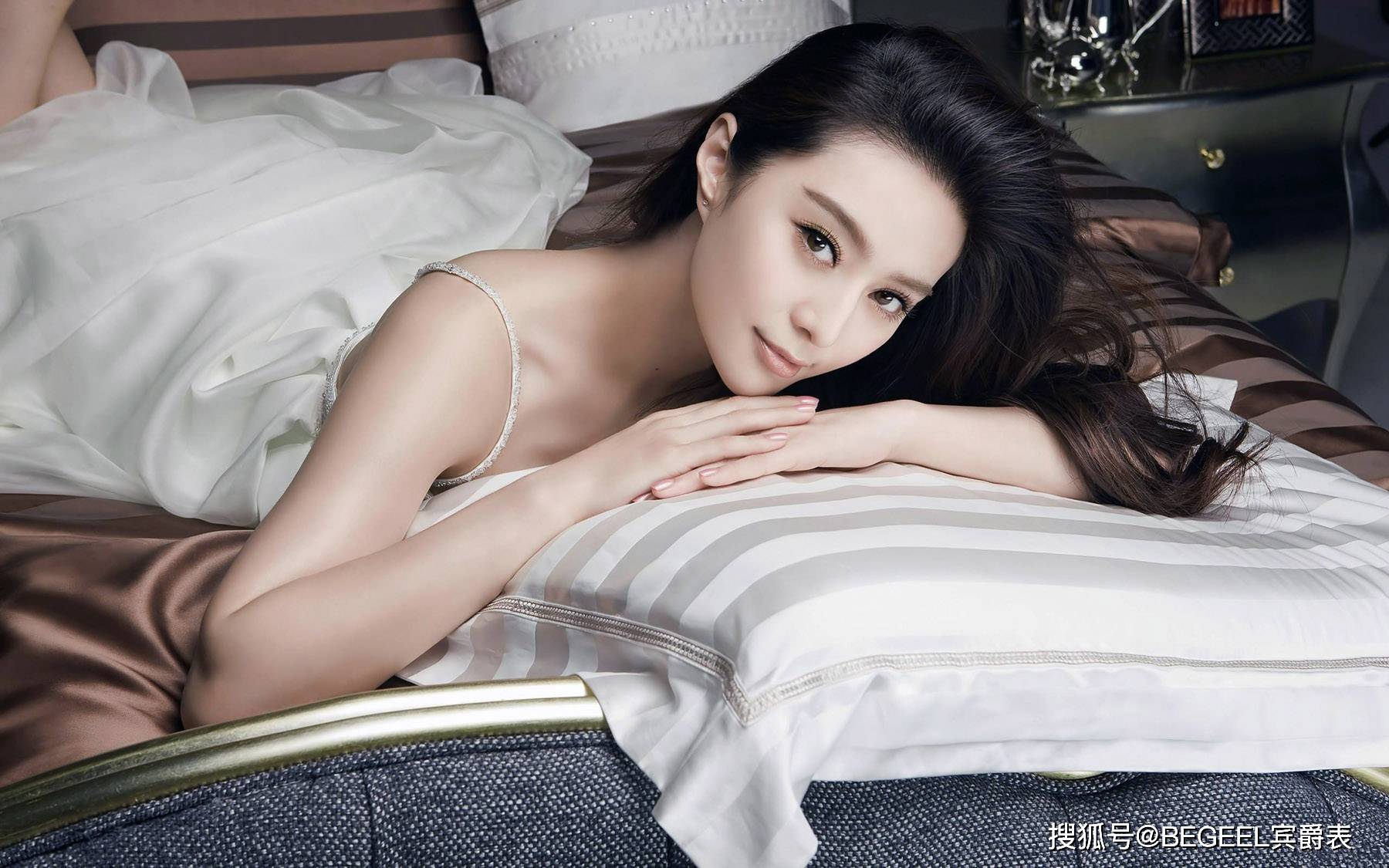场合|女人过了30岁，不要乱穿衣服，这样穿更优雅大方