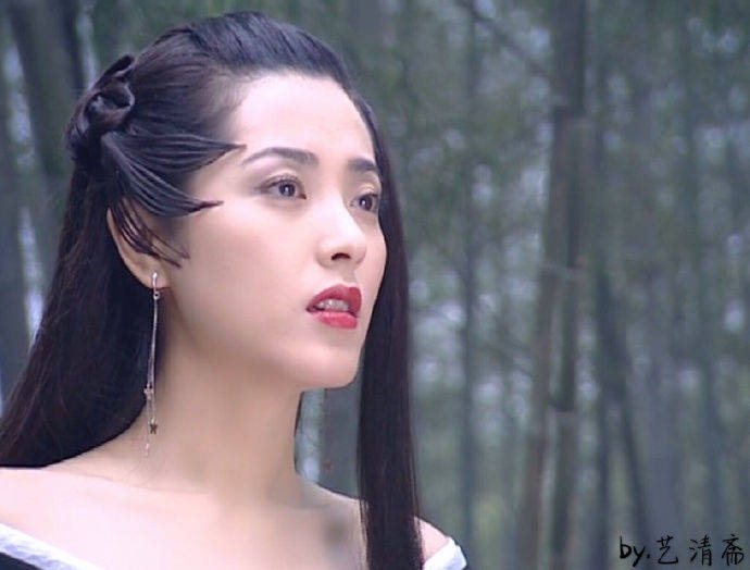 女子|一字肩造型的古装美女,温碧霞美艳动人,高圆圆脱俗!