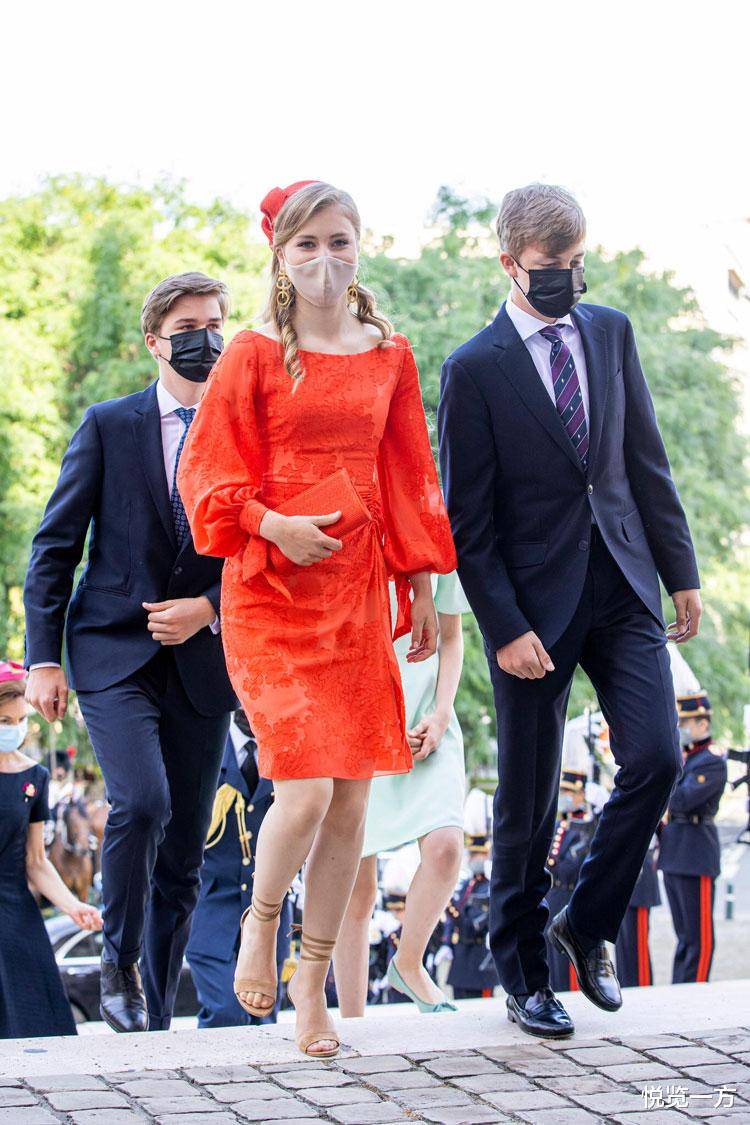 王室|比利时庆典活动 女王储可妩媚可飒爽 老国王私生女高调上看台