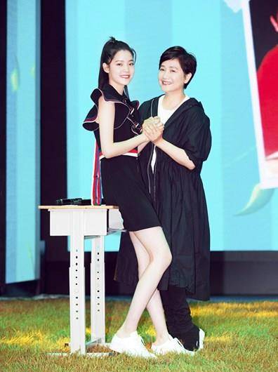 欧阳娜娜唱过关于妈妈的歌 b8e5bd2e69dc4f3e950de4b971456091.jpeg