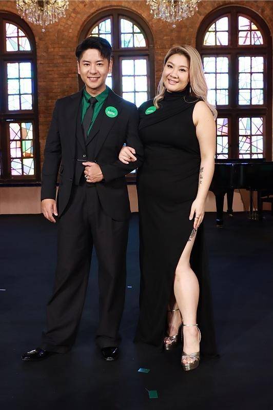 设计|郑欣宜“微胖精髓”穿出来了！身穿一件黑色连衣裙，简约优雅