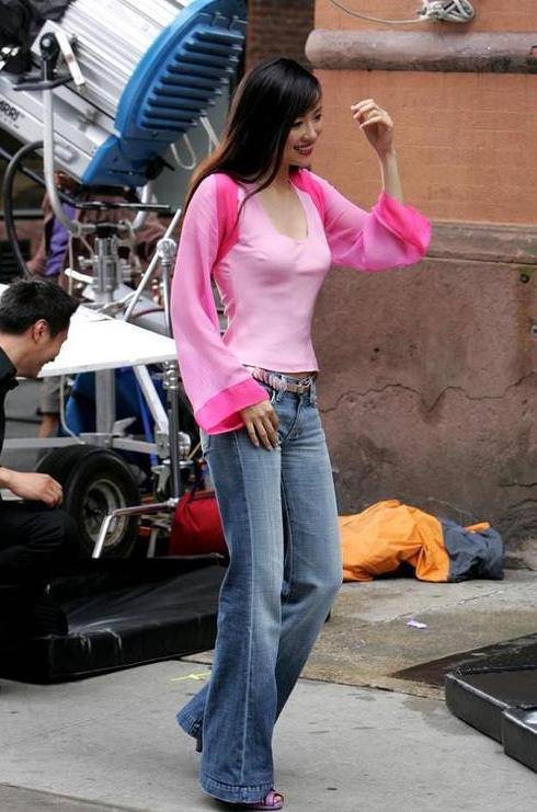 身材|章子怡15年前照片好真实,少女曲线穿“减龄粉”,还没影后气势