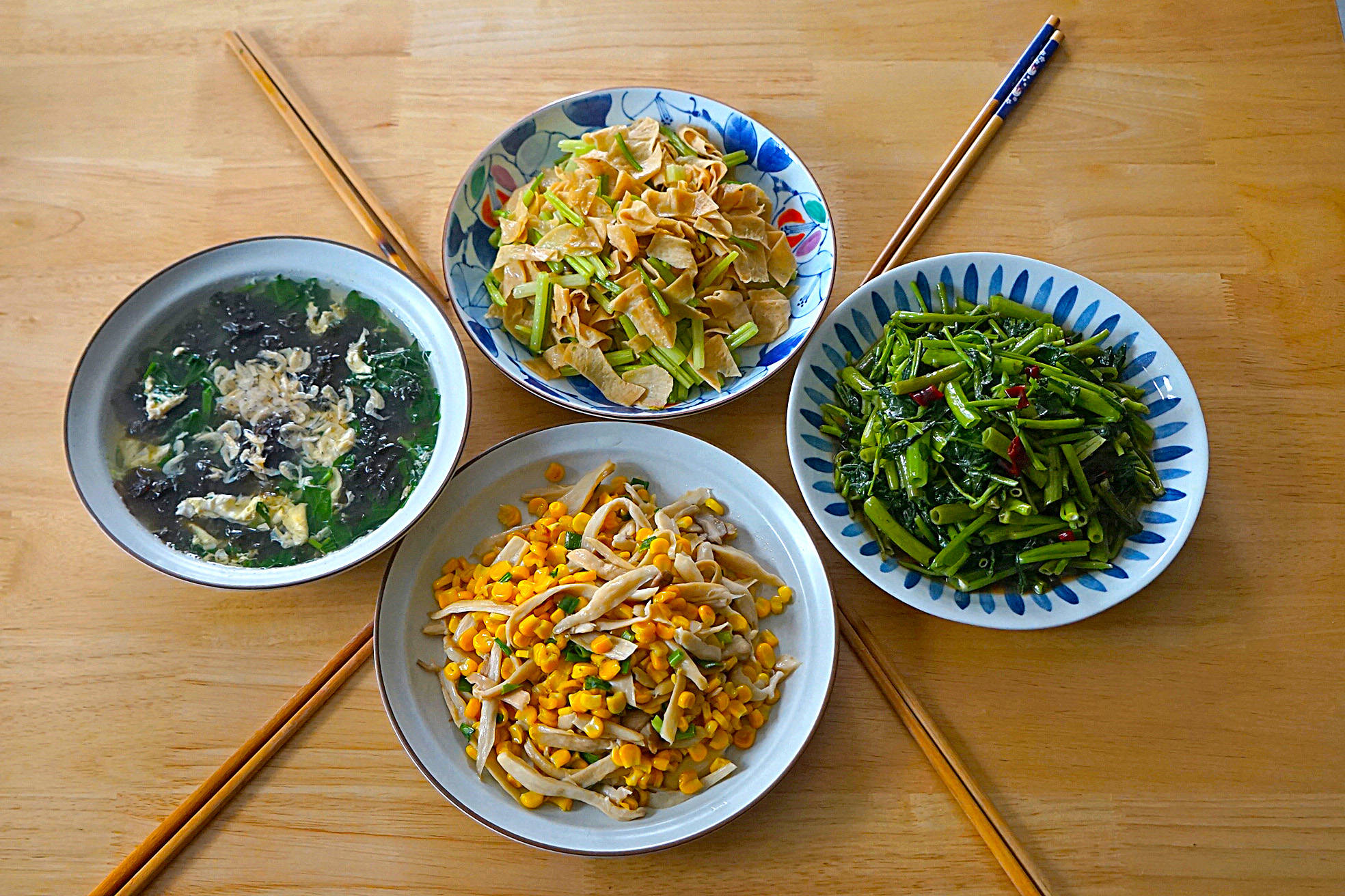 原創曬曬蘇北人的午餐,簡單3菜1湯,清淡又好吃,一家四口吃得真舒心