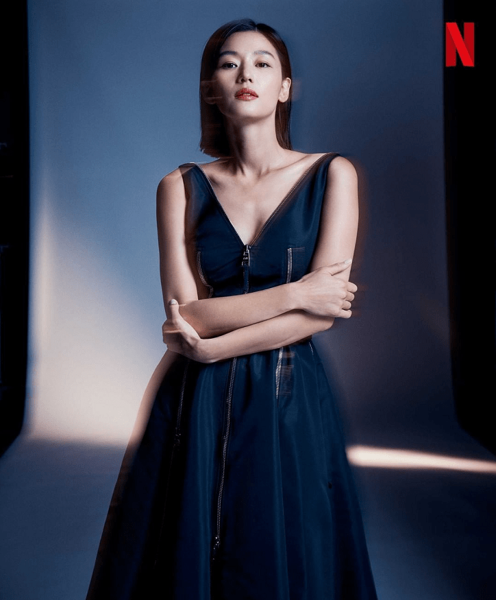 魅力|全智贤久违露脸模样真变了不少,穿镂空V领裙秀腰肌,状态似刘雯