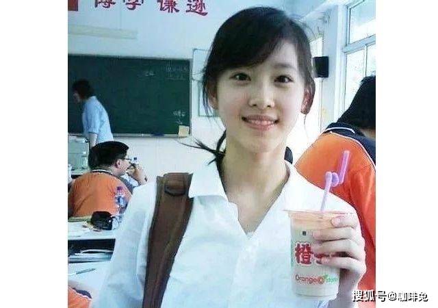 经典|奶茶妹妹的高级穿搭，明明可以靠脸偏偏要靠实力，智商比颜值更高