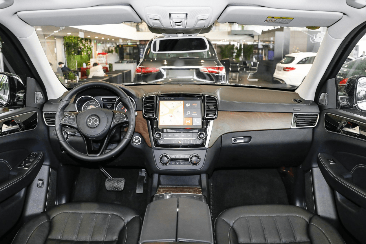 空间尺寸超出想象,内饰布局展现豪华