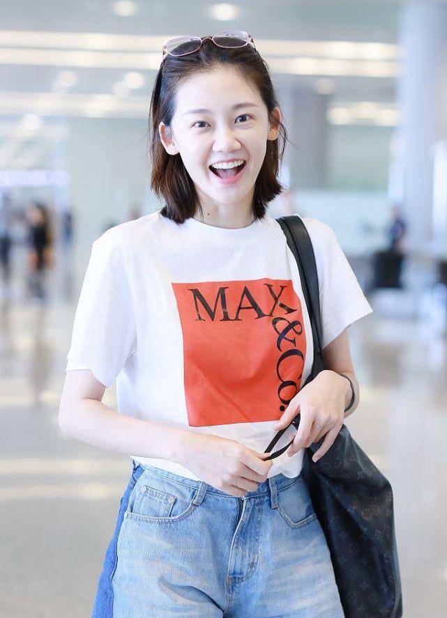 服装|苗苗的颜值是真的高，明明穿的衣服都很普通，不化妆也很有明星范