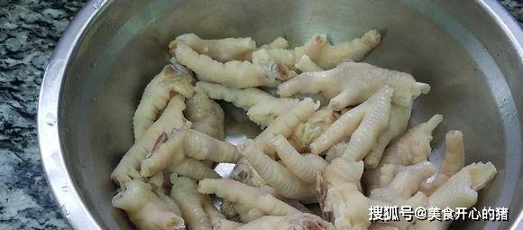 香菜|凉拌鸡爪的简单做法，又香又好吃的一道家常菜，美味又下饭