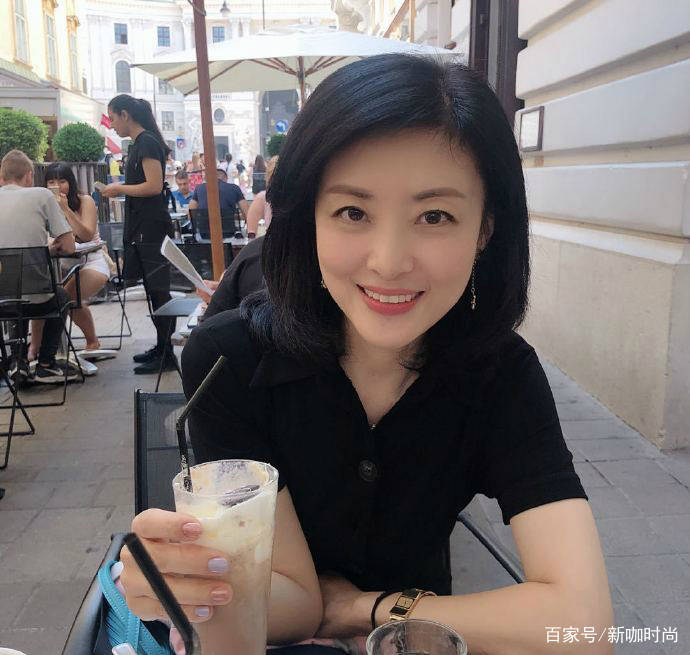夏天|周涛:女人过了50岁,夏天这样穿