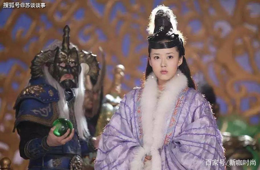 最美嫦娥 也 发福 一袭正装白裙端庄典雅 脸却胖了一圈