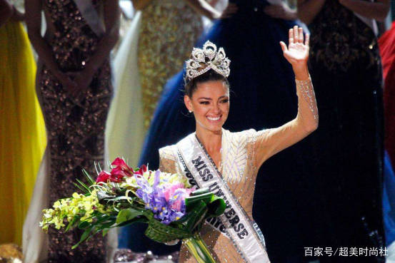 面包|越南环球小姐服装崩坏，去年穿面包今年穿咖啡？设计师脑洞太大了