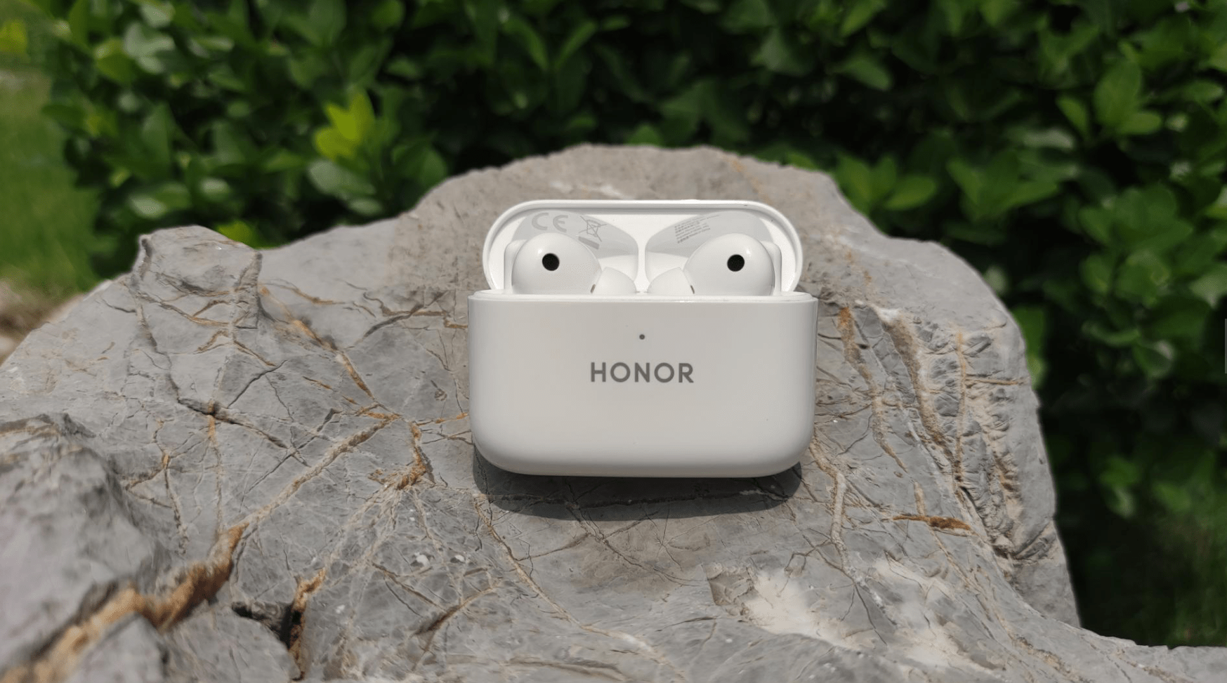 新荣耀第一款tws蓝牙耳机36h超强续航表现惊艳500以内最佳选择