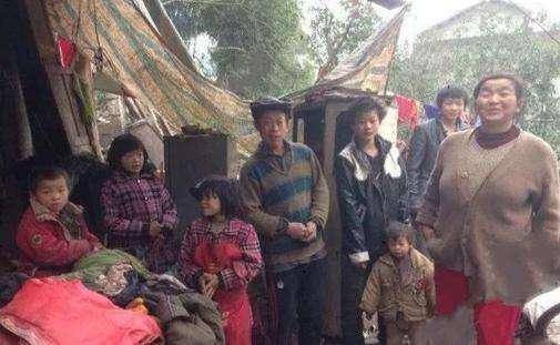 因为|四川夫妻15年生11个孩子，声称“存钱不如存孩子”，他们现状如何